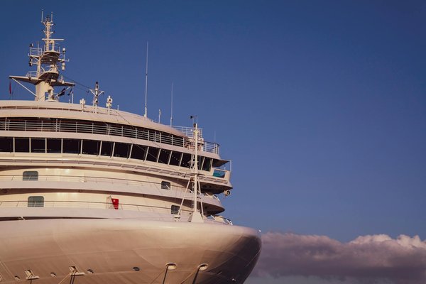 Quelle croisière propose des cours de cuisine thaïlandaise avec des chefs locaux?